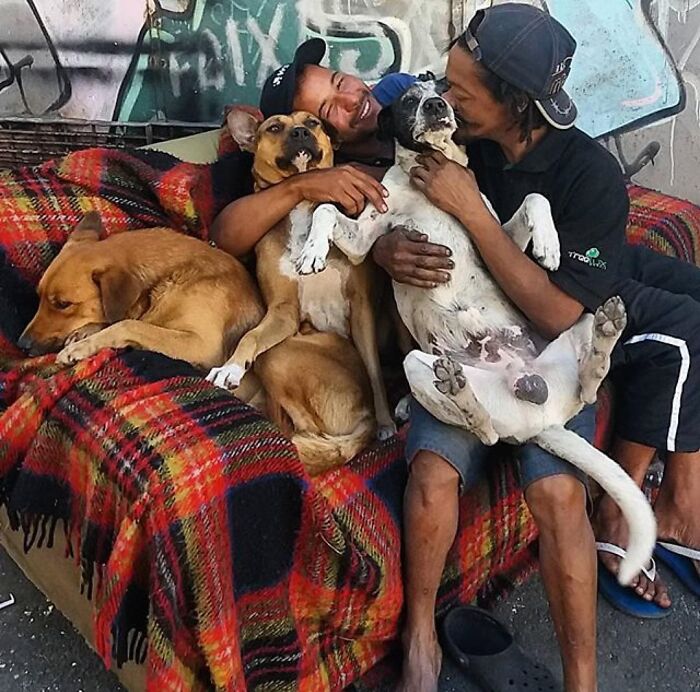 The Lives Of Homeless People And Their Dogs: 30 Touching Photographs From MRSC IG Page