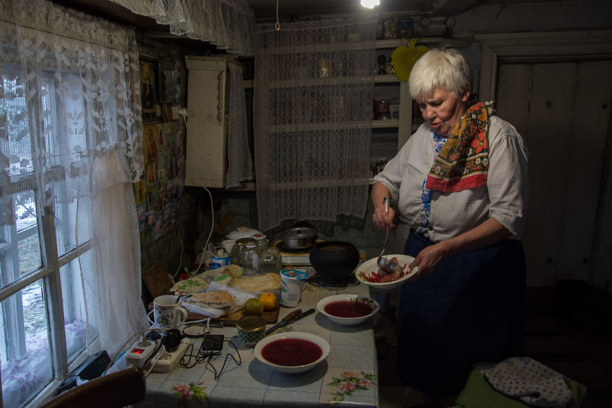 Photographer Olga Kouznetsova Captured 73-Year-Old Woman Living Alone On The Edge Of Civilization