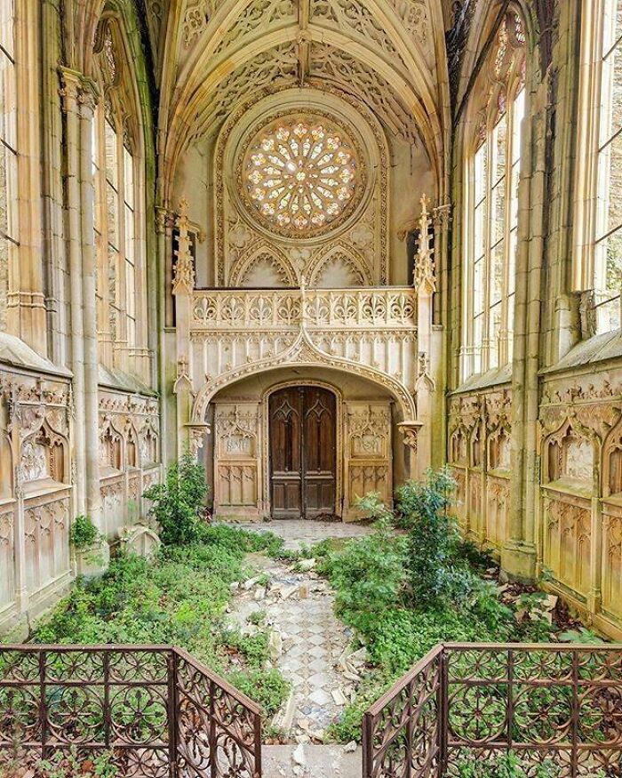 30 Abandoned Places Shared In This Facebook Group Will Take Your Breath Away