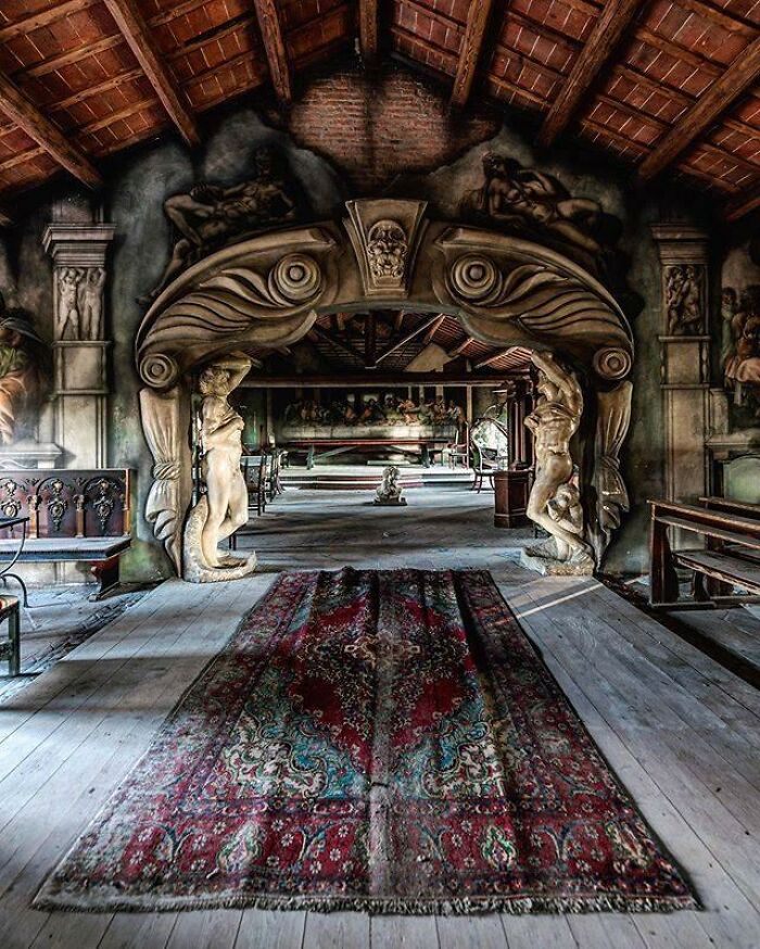 30 Abandoned Places Shared In This Facebook Group Will Take Your Breath Away