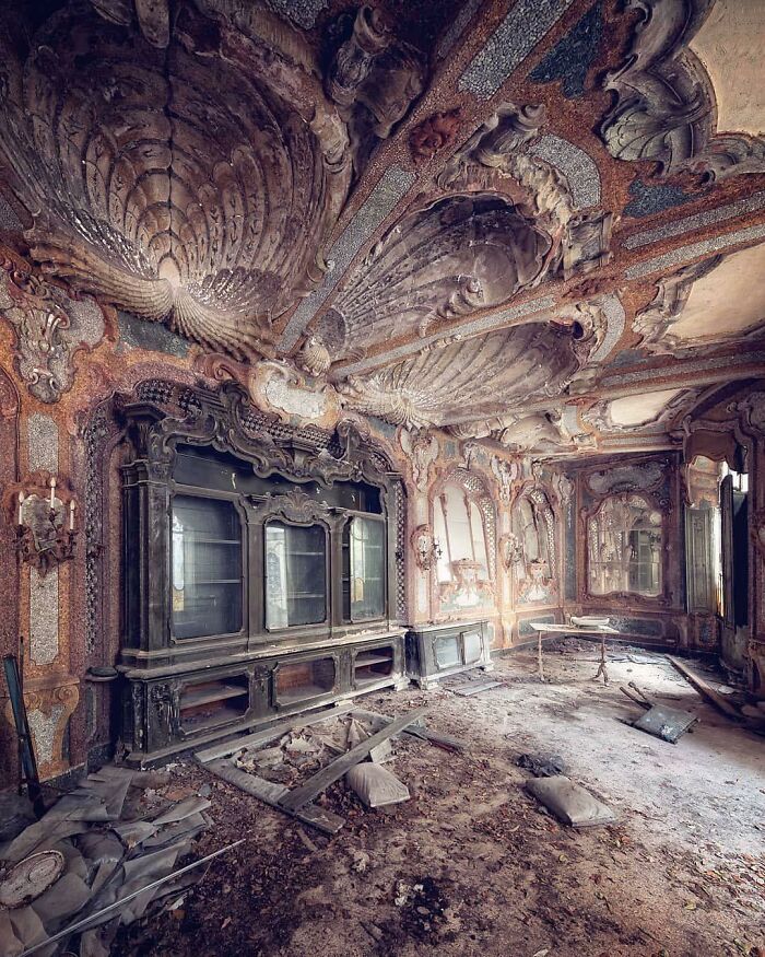 30 Abandoned Places Shared In This Facebook Group Will Take Your Breath Away