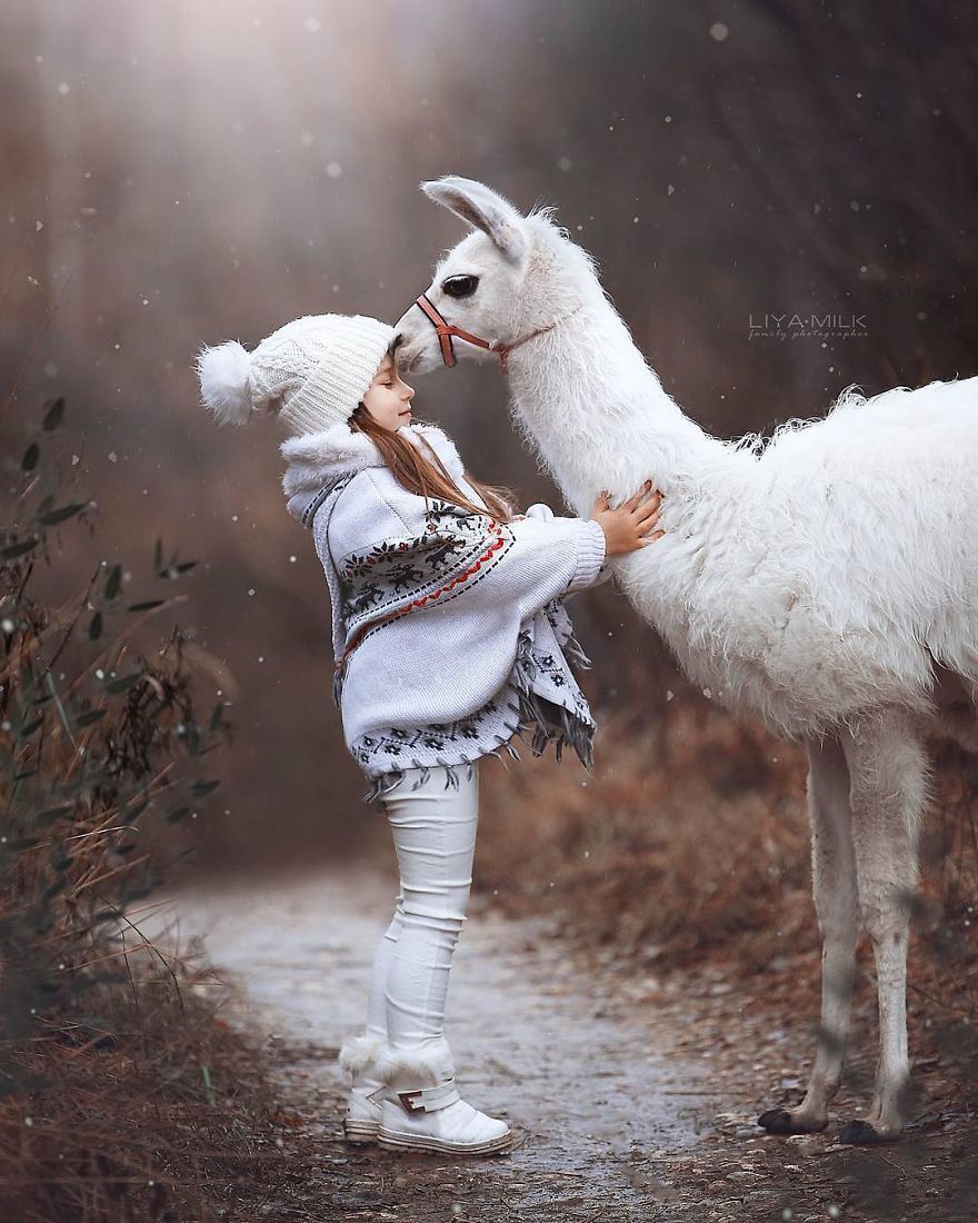 25 Beautiful Fairy Tale-Like Photos Of Kids And Animals