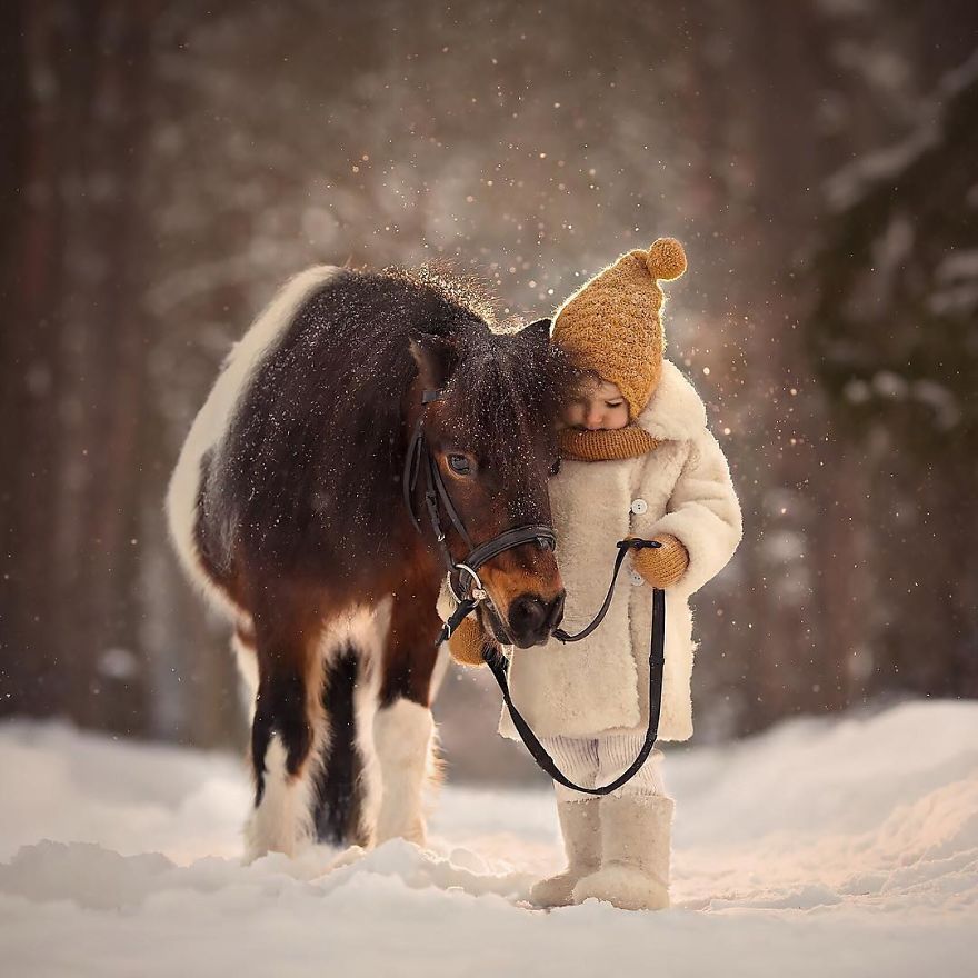 25 Beautiful Fairy Tale-Like Photos Of Kids And Animals