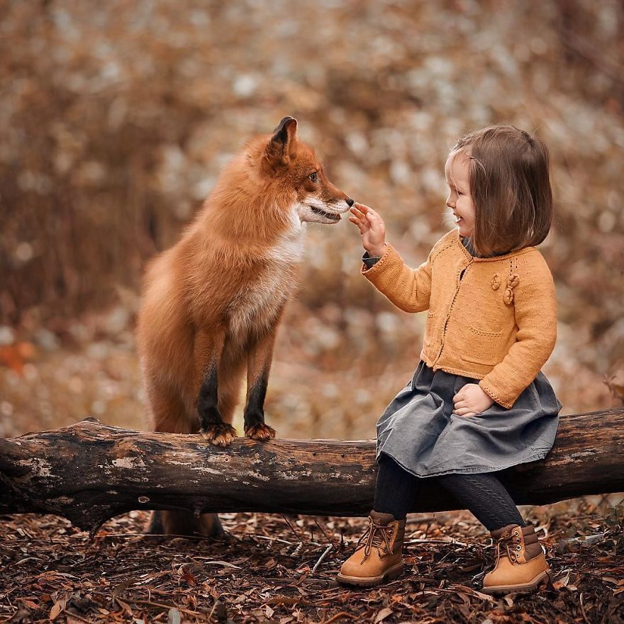 25 Beautiful Fairy Tale-Like Photos Of Kids And Animals