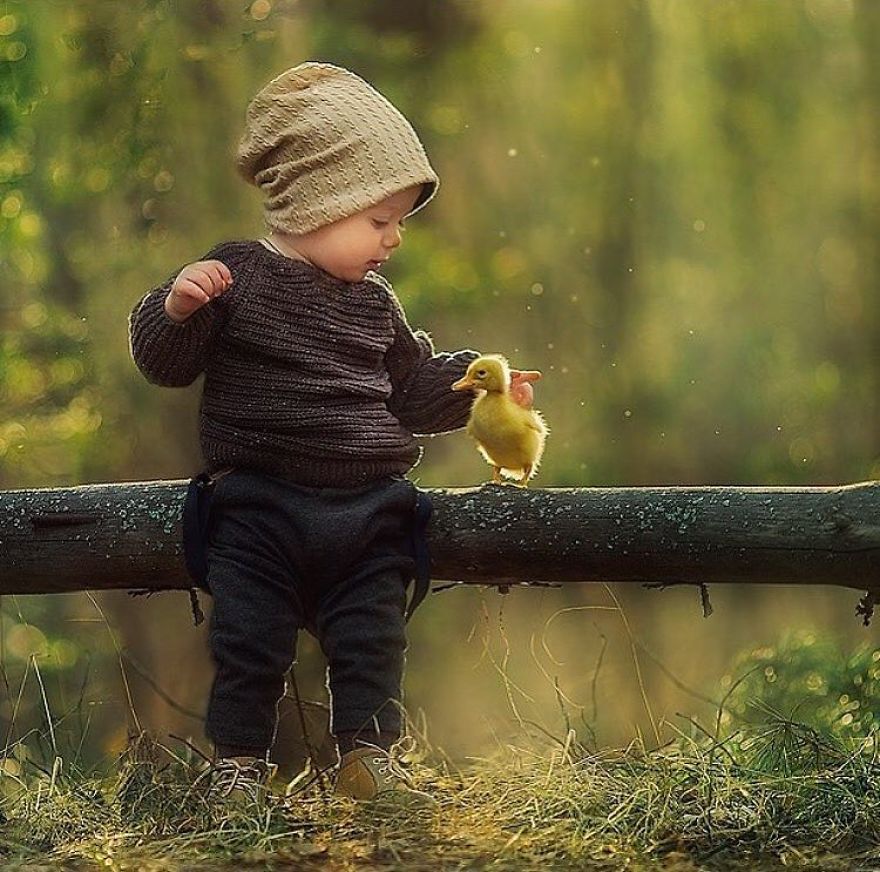 25 Beautiful Fairy Tale-Like Photos Of Kids And Animals