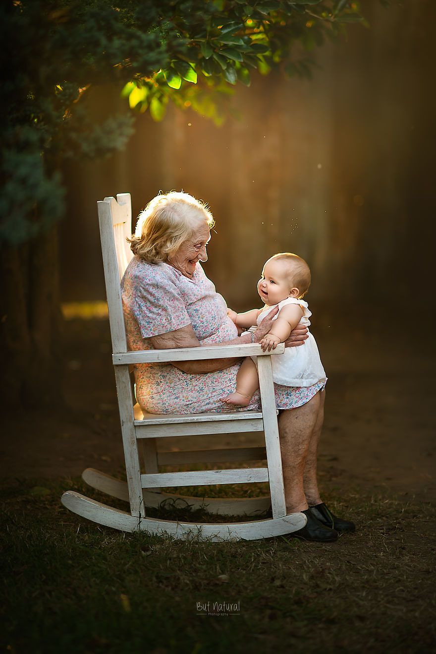 Photographer Sujata Setia Emotionally Captures Grandparents With Their Grandkids