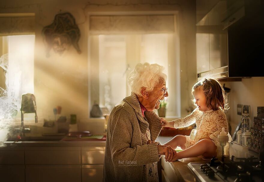 Photographer Sujata Setia Emotionally Captures Grandparents With Their Grandkids