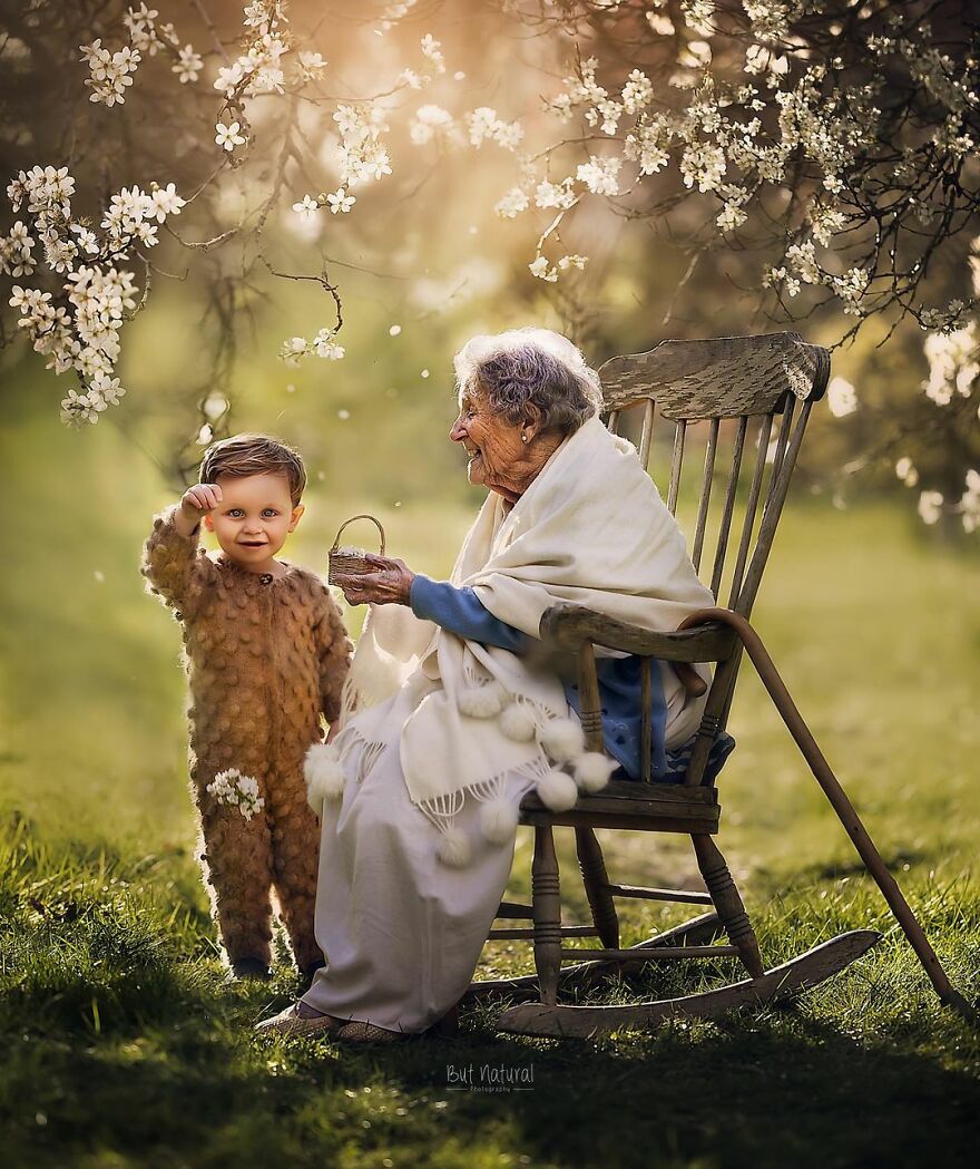 Photographer Sujata Setia Emotionally Captures Grandparents With Their Grandkids