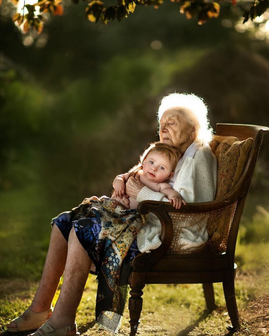 Photographer Sujata Setia Emotionally Captures Grandparents With Their Grandkids