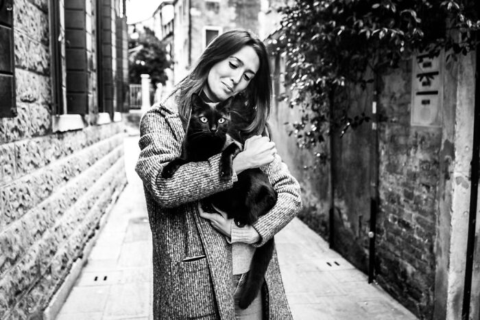 20 Photographs Of People With Their Cats In Venice, Italy By Marianna Zampier