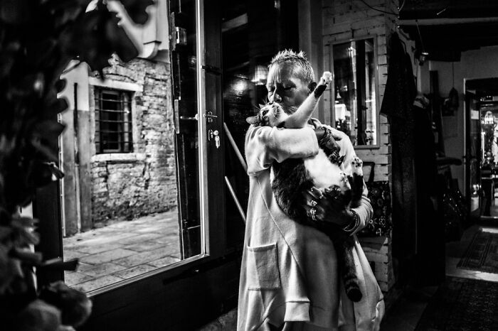 Photographs Of People With Their Cats In Venice, Italy By Marianna Zampieri