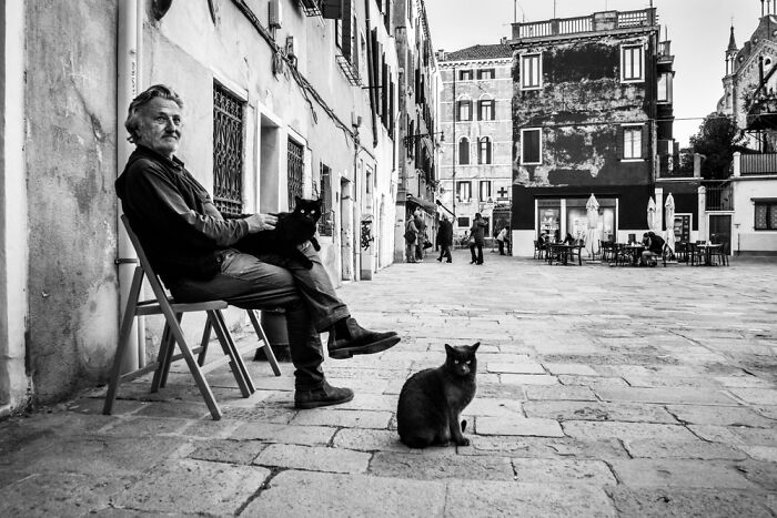 Photographs Of People With Their Cats In Venice, Italy By Marianna Zampieri