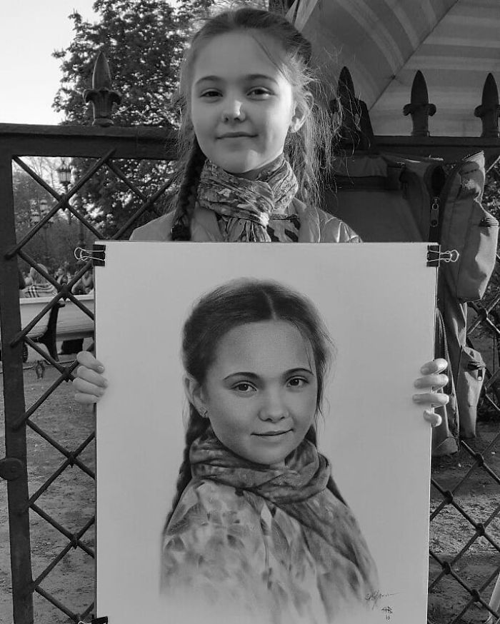 Russian Artist Nikolay Yarakhtin Amazingly Draws Realistic Portraits In Just One Hour