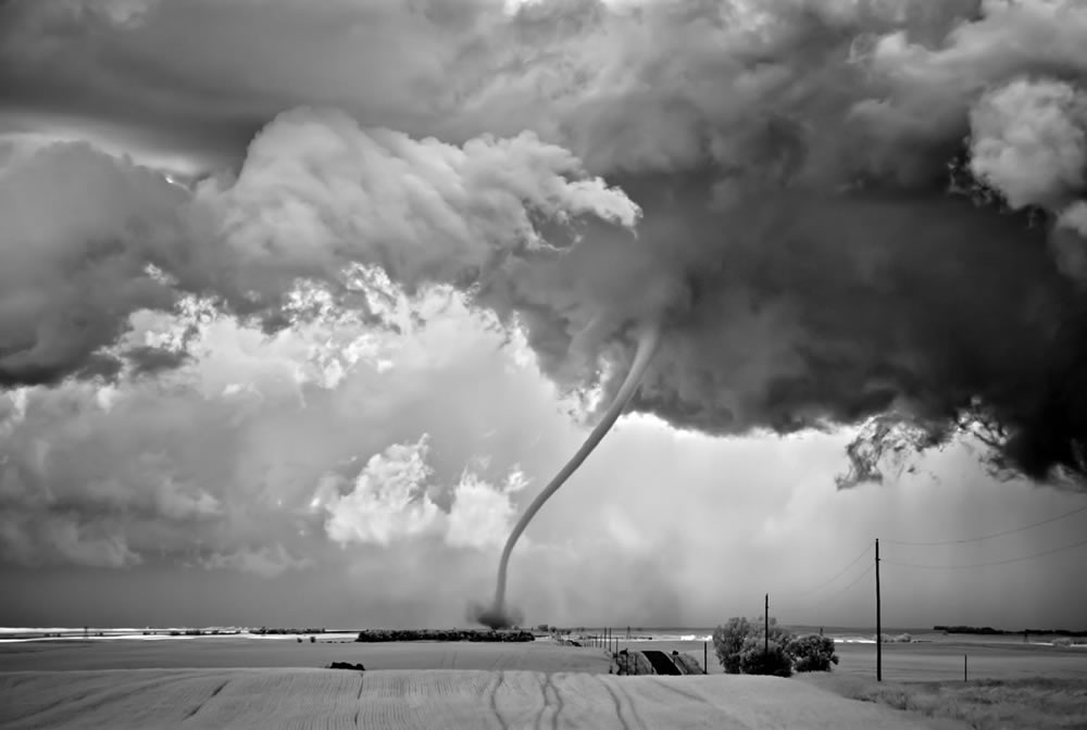 Photographer Mitch Dobrowner Captured Raw Elegance and Unpredictable Storms