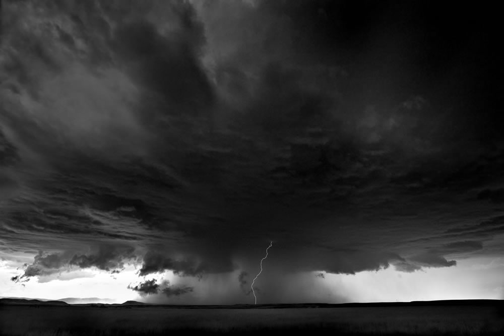 O fotógrafo Mitch Dobrowner capturou elegância crua e tempestades imprevisíveis
