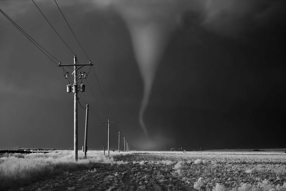 Photographer Mitch Dobrowner Captured Raw Elegance and Unpredictable Storms