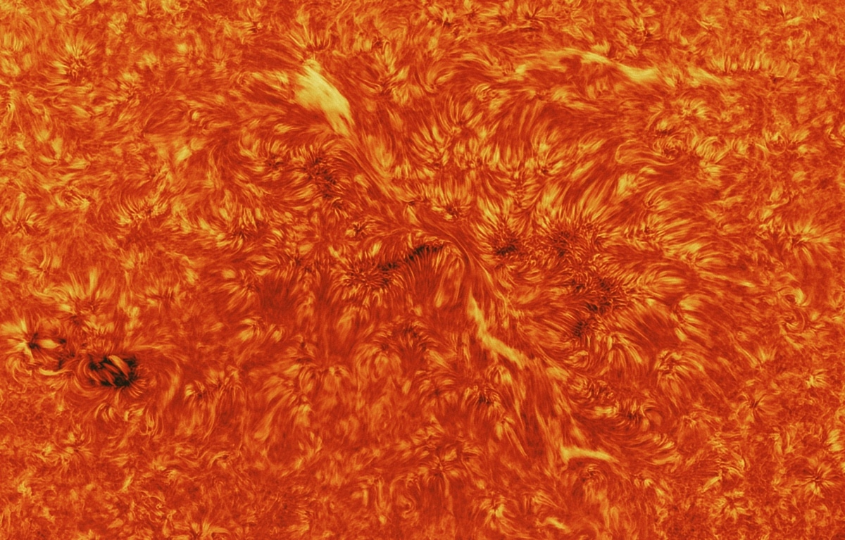 300-Megapixel Image Of The Sun By Andrew McCarthy