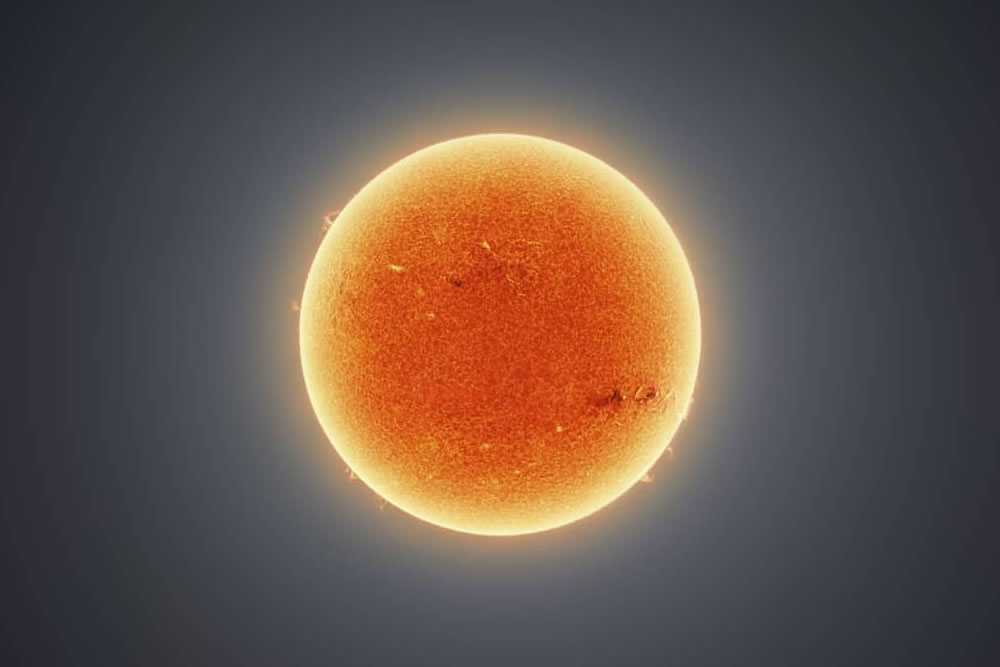 Photographer Andrew McCarthy Creates Ultra Detailed 300-Megapixel Image Of The Sun In His Backyard