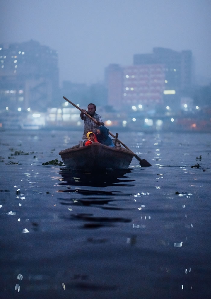 Bangladeshi Photographer Stunningly Captured The Night Colors Of Dhaka (18 Pics)