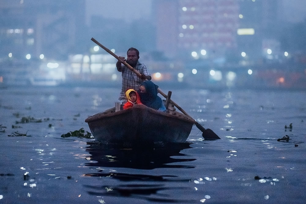 Bangladeshi Photographer Stunningly Captured The Night Colors Of Dhaka Streets