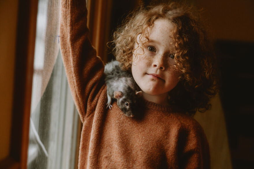 Adorable Photoshoot Of A Girl And Her Pet Rat