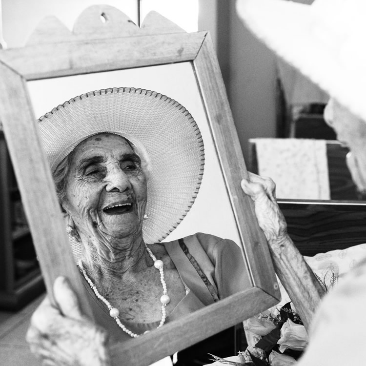 Black and White Portraits of Seniors By Arianne Clement