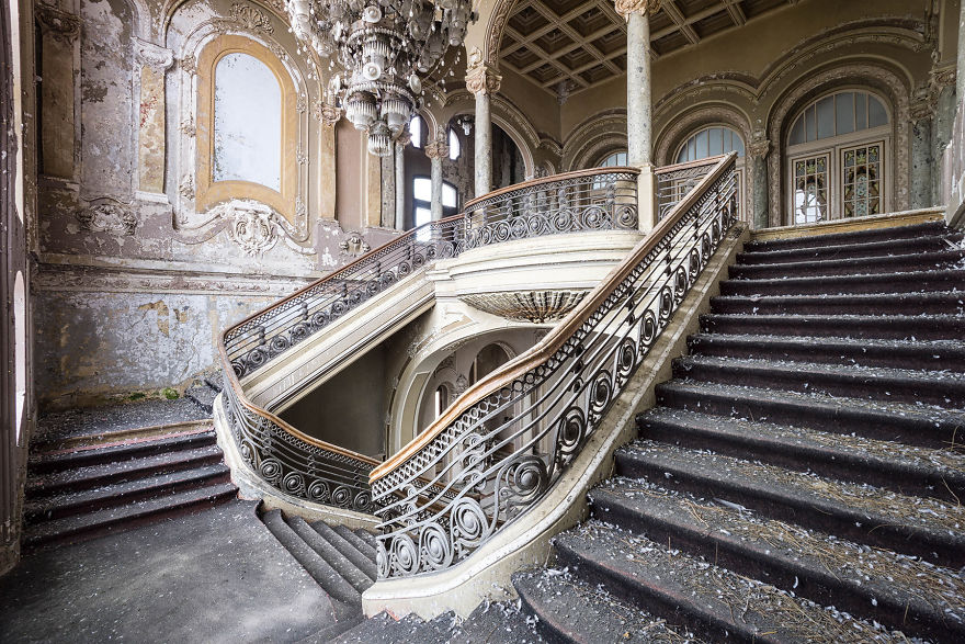 Photographer Traveled Through Europe And Captured The Elegance Of Abandoned Places