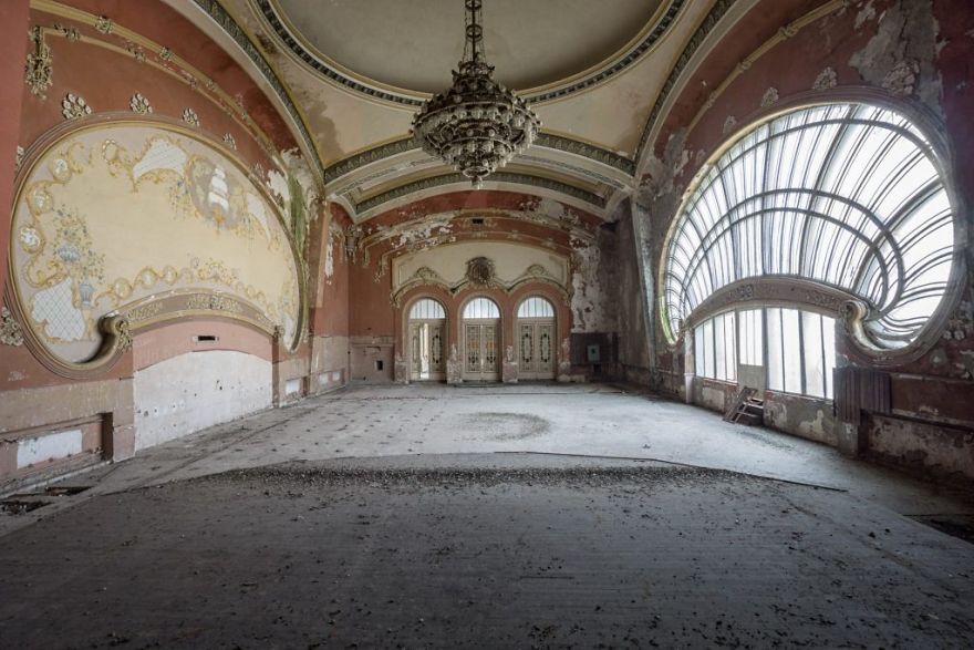 The Elegance Of Abandoned Places By Romain Thiery