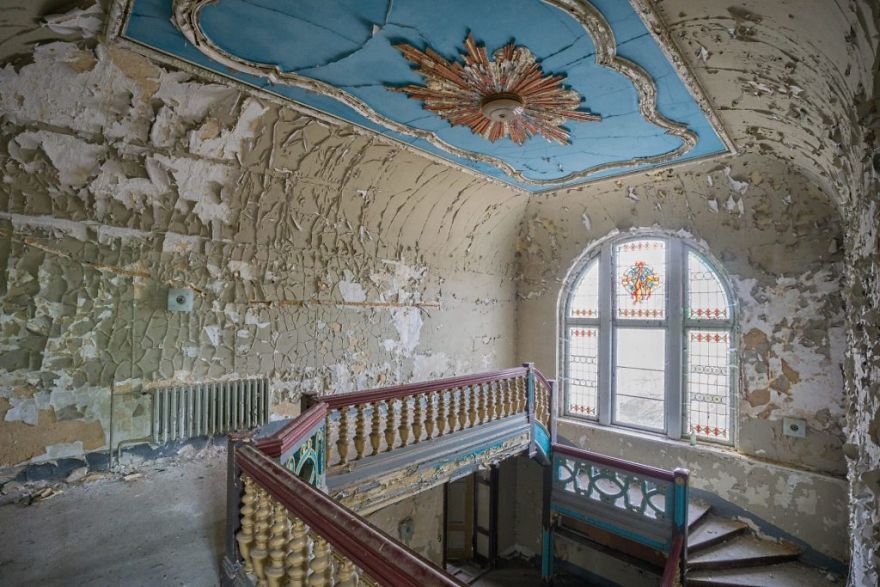 The Elegance Of Abandoned Places By Romain Thiery