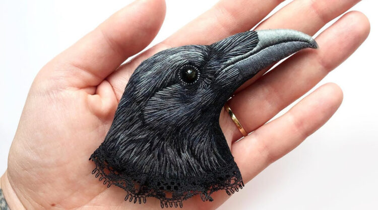 Polish Artist Paulina Bartnik Creates Realistic Looking Embroidered Brooches Of Birds