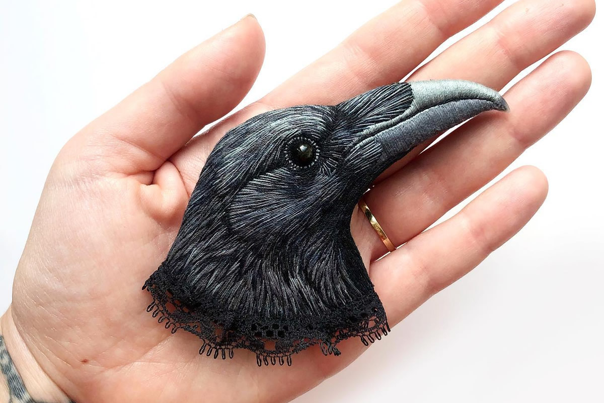 Polish Artist Paulina Bartnik Creates Realistic Looking Embroidered Brooches Of Birds