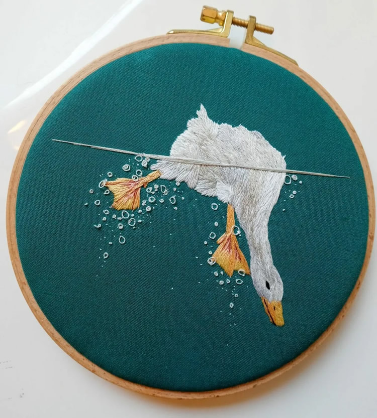 Stunning Embroidery Art Looks Like Impressionist Paintings of Animals