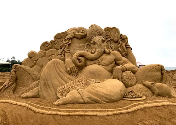 Les impressionnantes sculptures de sable de Toshihiko Hosaka