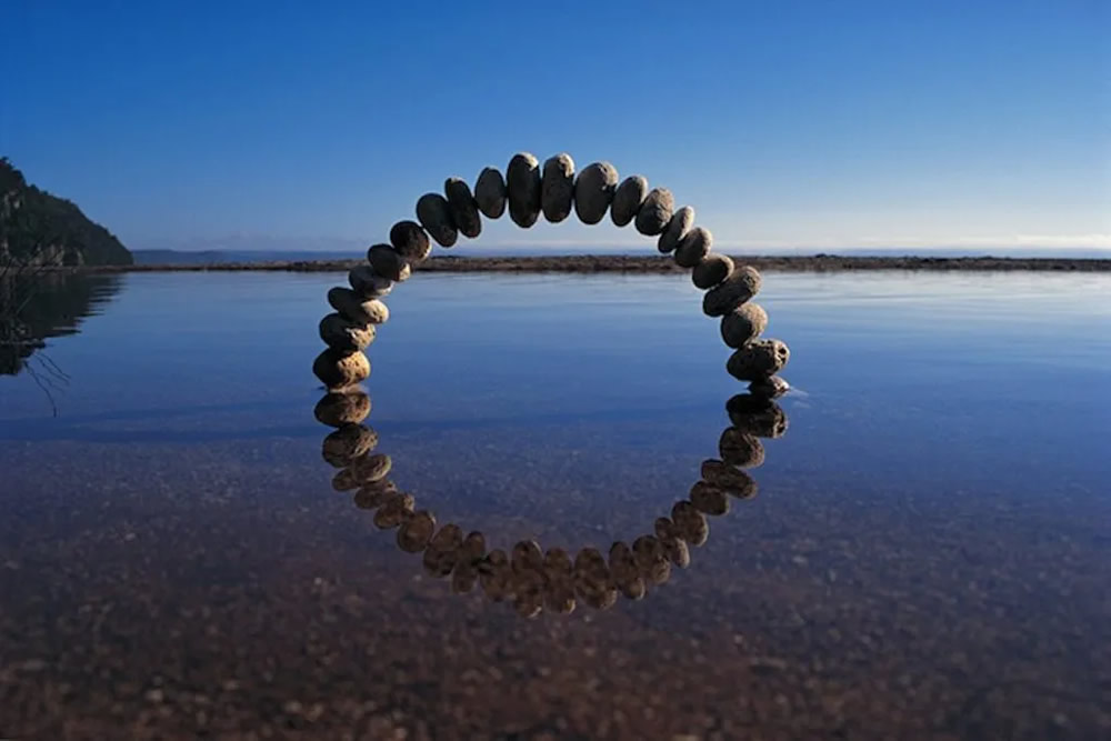 Environmental Artist Martin Hill Creates Stunning Reflective Circle Sculptures