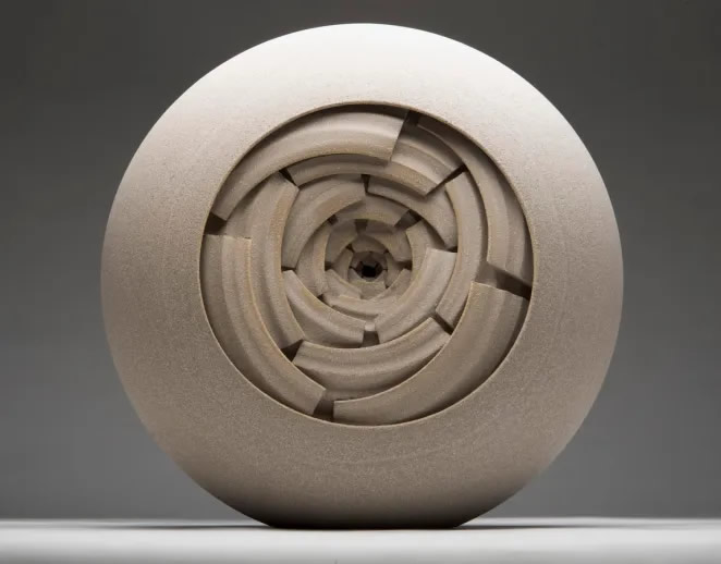 Esculturas de cerâmica esféricas por Matthew Chambers
