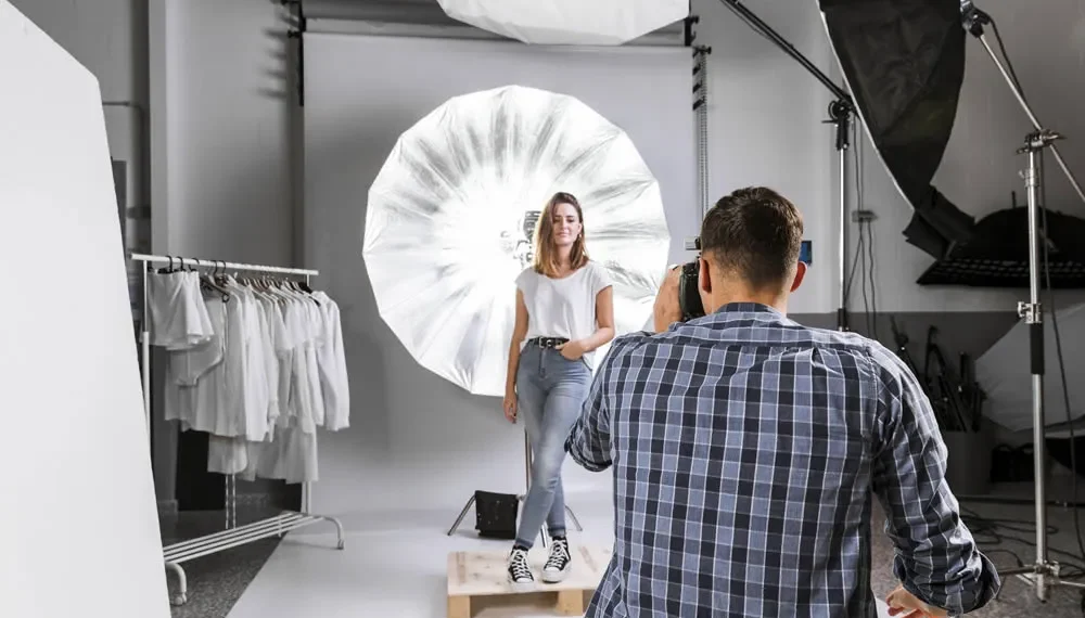 Learning The Art Of Photography: The Best Schools In The World 2 Photographer shooting a female model in a studio with umbrella lighting