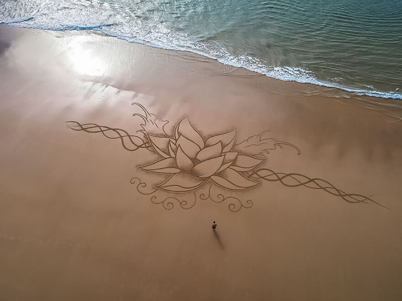 I Create Massive Drawings Out Of Beach Sand (30 Pics)