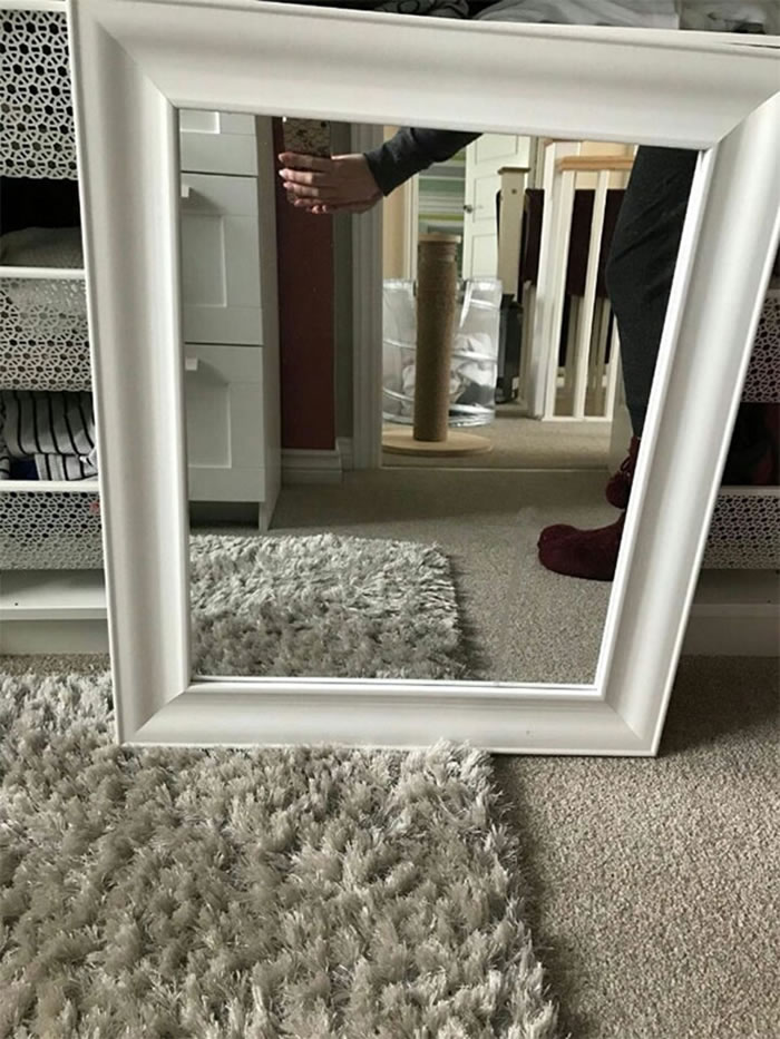 20 Photos Of People Trying To Sell Mirrors That Are So Funny And Will Make  You Laugh