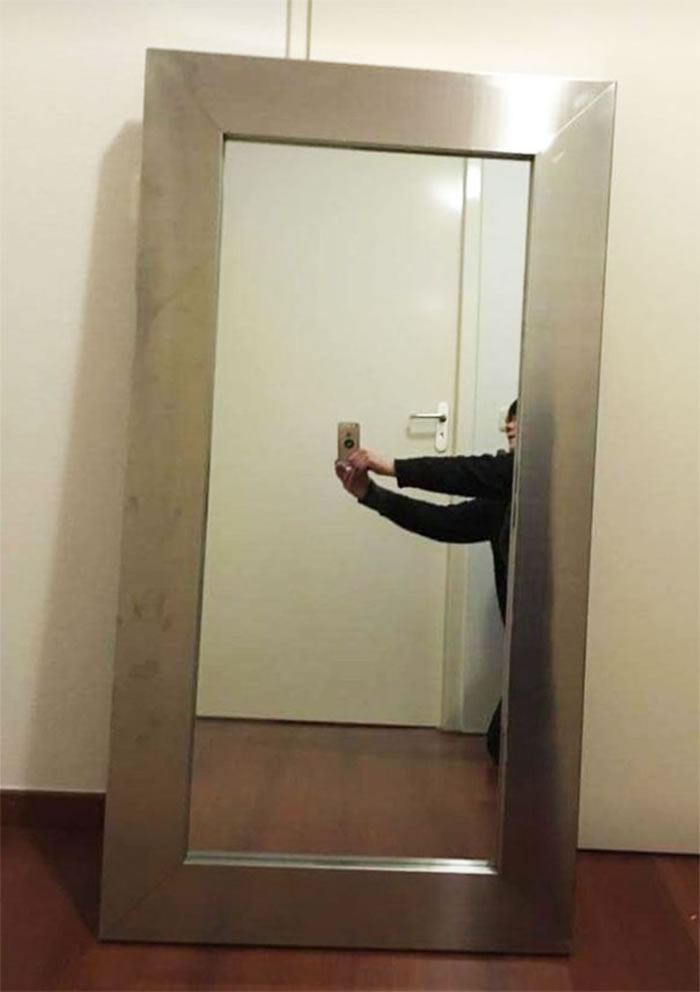 People Trying To Sell Mirrors