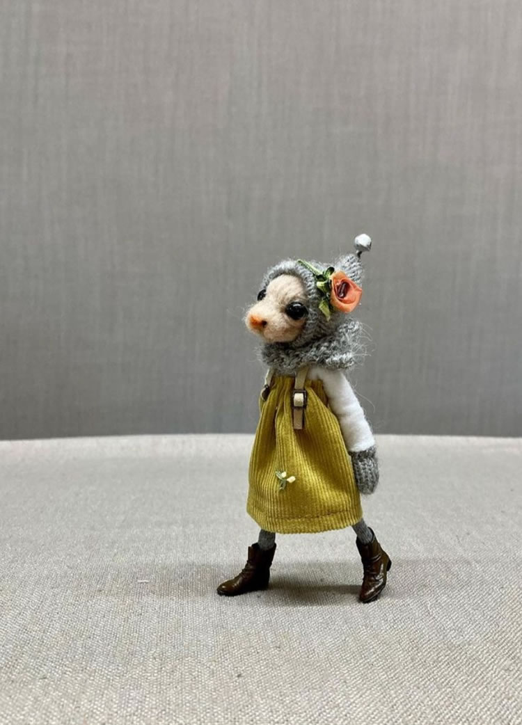 Artist Rebecca Wheeler Creates Adorable Needle-Felted Mice Dolls