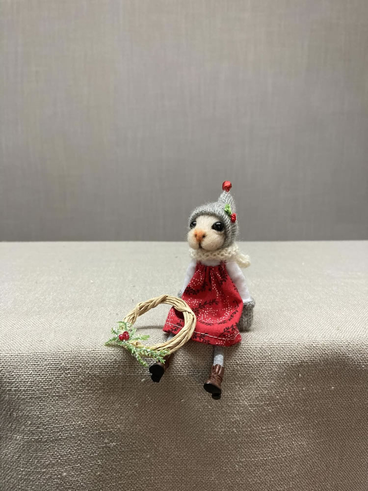 Artist Rebecca Wheeler Creates Adorable Needle-Felted Mice Dolls