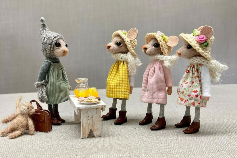 Artist Rebecca Wheeler Creates Adorable Needle-Felted Mice Dolls