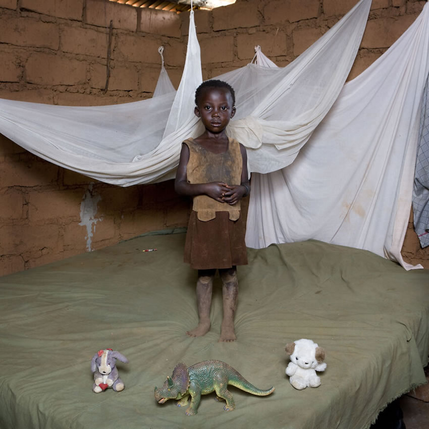 Toy Stories Enfants Photos Par Gabriele Galimberti