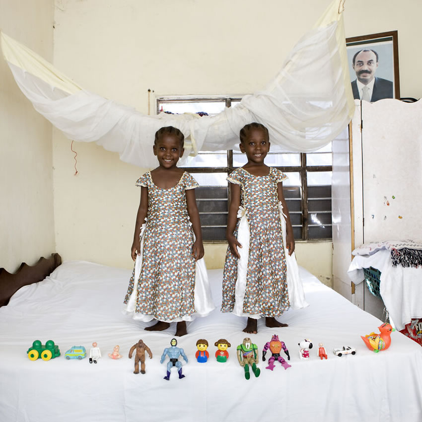 Toy Stories Enfants Photos Par Gabriele Galimberti