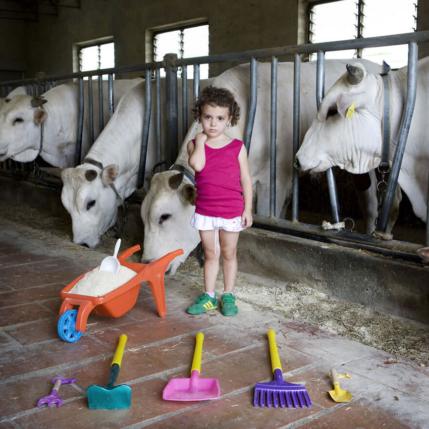 Toy Stories Enfants Photos Par Gabriele Galimberti