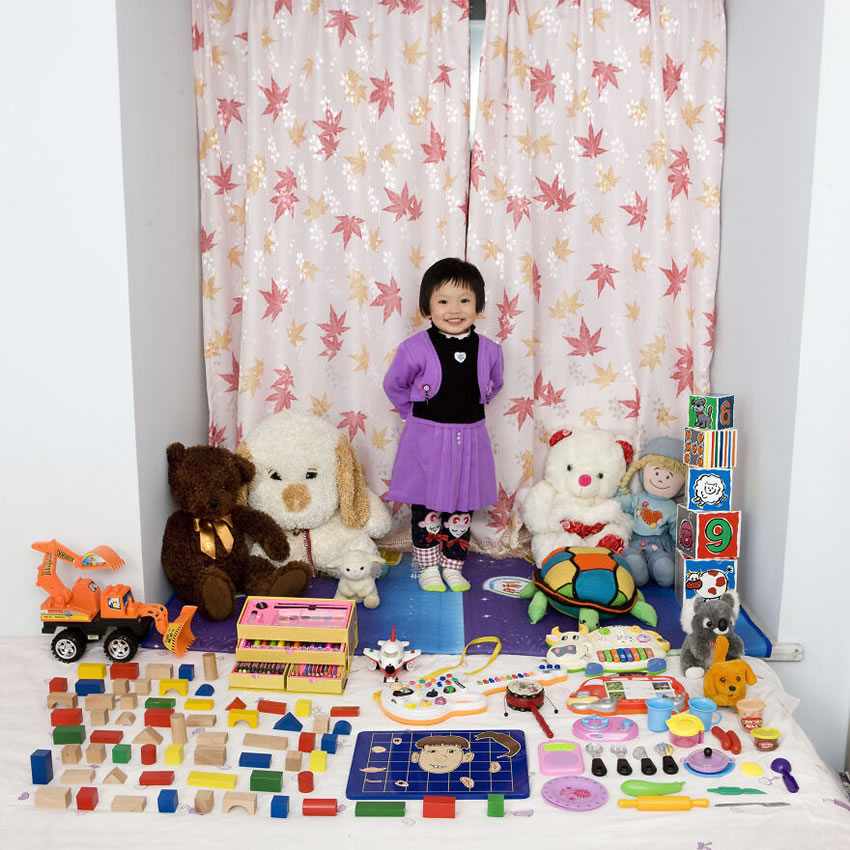 Toy Stories Children Photos By Gabriele Galimberti