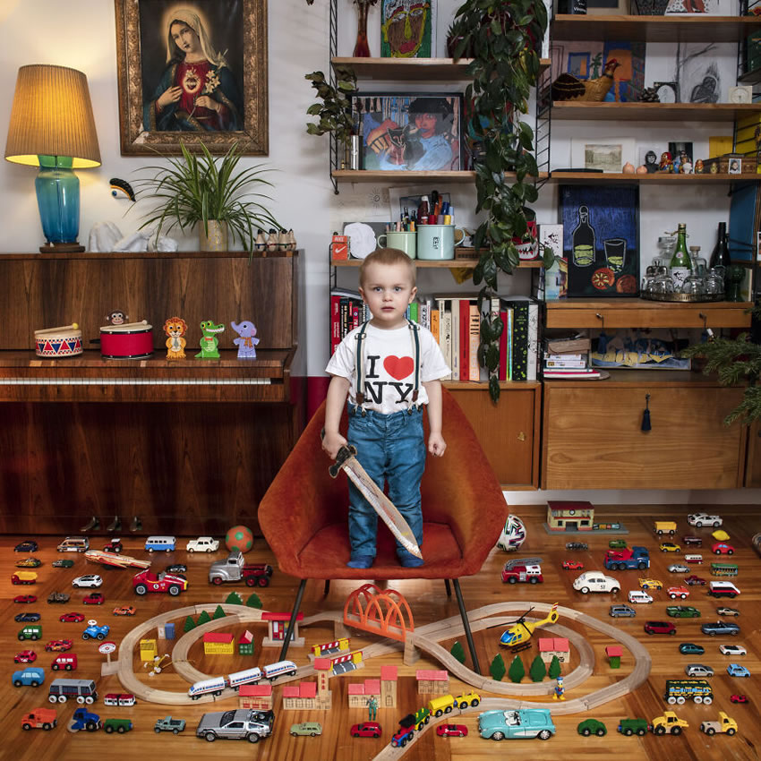 Toy Stories Enfants Photos Par Gabriele Galimberti