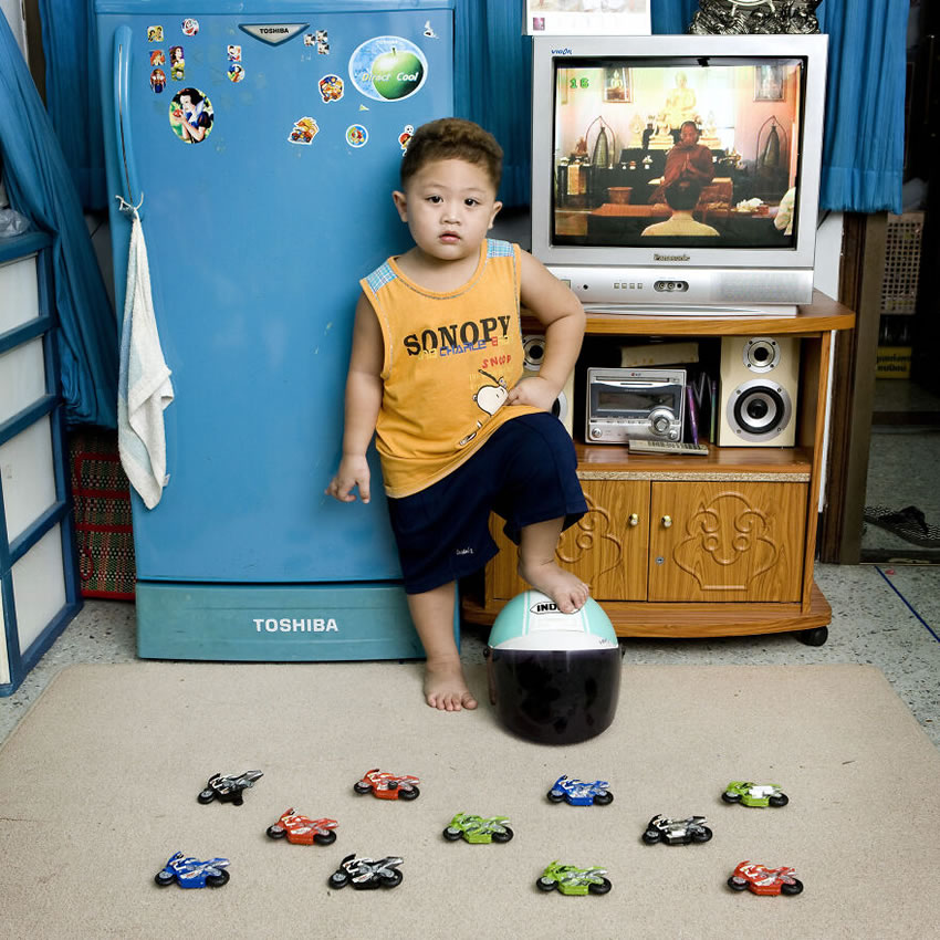 Toy Stories Enfants Photos Par Gabriele Galimberti