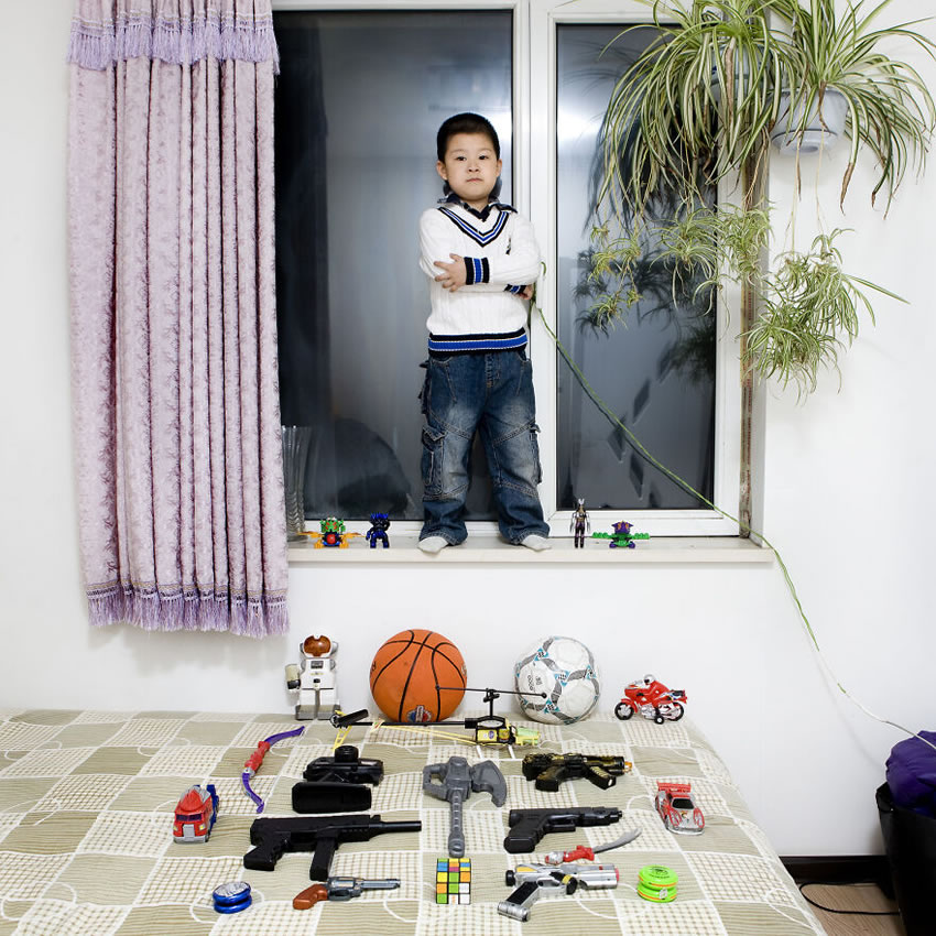 Toy Stories Children Photos By Gabriele Galimberti