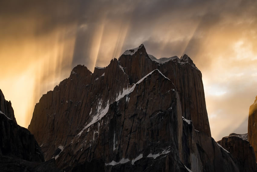 Montagnes de la chaîne du Karakoram par Tomasz Przychodzien